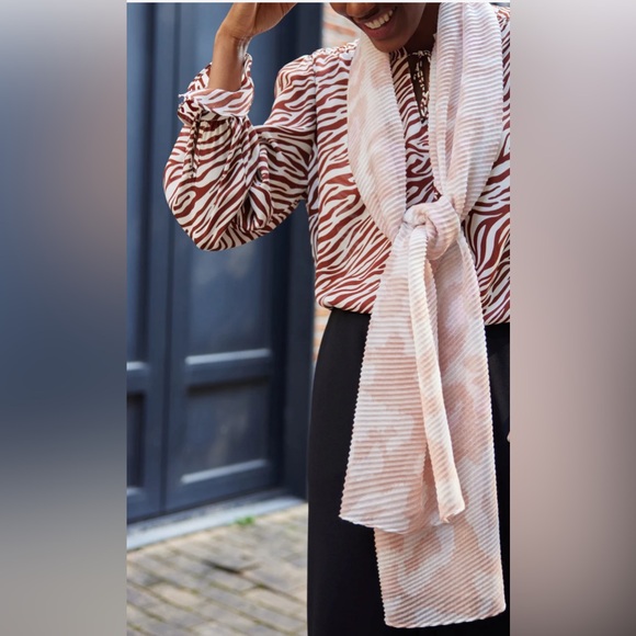 LEOPARD PRINT SCARF - Picture 4 of 4